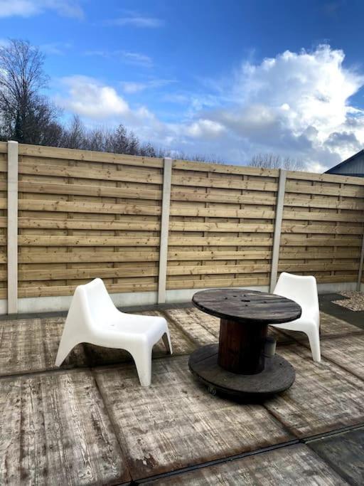 Entre Ville Et Campagne Appartement Cosy Avec Parking Et Terrasse Wood Coutiches Екстер'єр фото